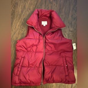 NWT Womens  Old Navy burgundy puffer vest size large